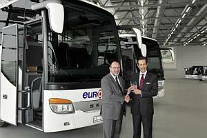 Two Setra touring coaches for the new Business Line of Deutsche Touring GmbH. Erwin Dangel, Setra&rsquo;s Head of Sales for urban public transport, hands over two coaches from the ComfortClass 400 to Roderick Donker van Heel (right), General Manager of Deutsche Touring GmbH.
